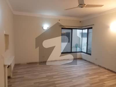 ڈی ایچ اے فیز 3 ڈیفنس (ڈی ایچ اے),لاہور میں 4 کمروں کا 1 کنال مکان 2.1 لاکھ میں کرایہ پر دستیاب ہے۔ ڈی ایچ اے فیز 3 ڈیفنس (ڈی ایچ اے),لاہور میں 4 کمروں کا 1 کنال مکان 2.1 لاکھ میں کرایہ پر دستیاب ہے۔