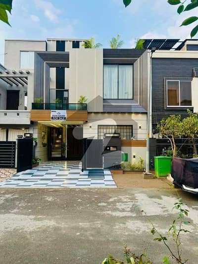 بحریہ ٹاؤن ۔ بلاک اے اے بحریہ ٹاؤن سیکٹرڈی,بحریہ ٹاؤن,لاہور میں 3 کمروں کا 5 مرلہ مکان 2.85 کروڑ میں برائے فروخت۔ بحریہ ٹاؤن ۔ بلاک اے اے بحریہ ٹاؤن سیکٹرڈی,بحریہ ٹاؤن,لاہور میں 3 کمروں کا 5 مرلہ مکان 2.85 کروڑ میں برائے فروخت۔