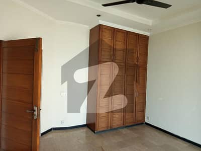 ڈی ایچ اے فیز 4 ڈیفنس (ڈی ایچ اے),لاہور میں 4 کمروں کا 10 مرلہ مکان 1.5 لاکھ میں کرایہ پر دستیاب ہے۔ ڈی ایچ اے فیز 4 ڈیفنس (ڈی ایچ اے),لاہور میں 4 کمروں کا 10 مرلہ مکان 1.5 لاکھ میں کرایہ پر دستیاب ہے۔