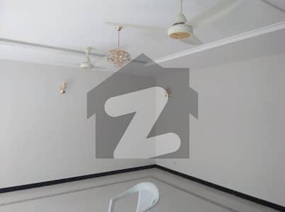 SLIGHTLY USED 01 KANAL VERY BEAUTIFUL UPPER PORTIN AVAILABLE FOR RENT