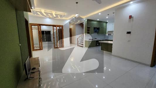 Beautiful 5 Bed DD Brand New Villa Best Elevation Heighted near Beacon House Schoo in Precinct 6