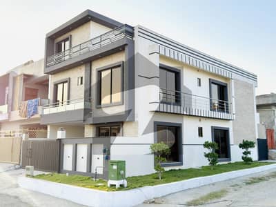 ایم پی سی ایچ ایس ۔ ملٹی گارڈنز بی ۔ 17,اسلام آباد میں 5 کمروں کا 8 مرلہ مکان 3.5 کروڑ میں برائے فروخت۔