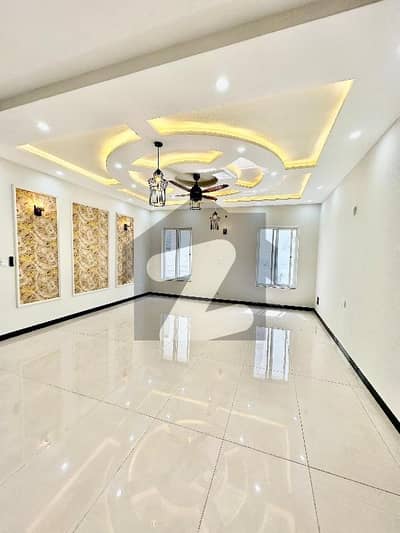 Beautiful 60ft Surfacing Brand New House