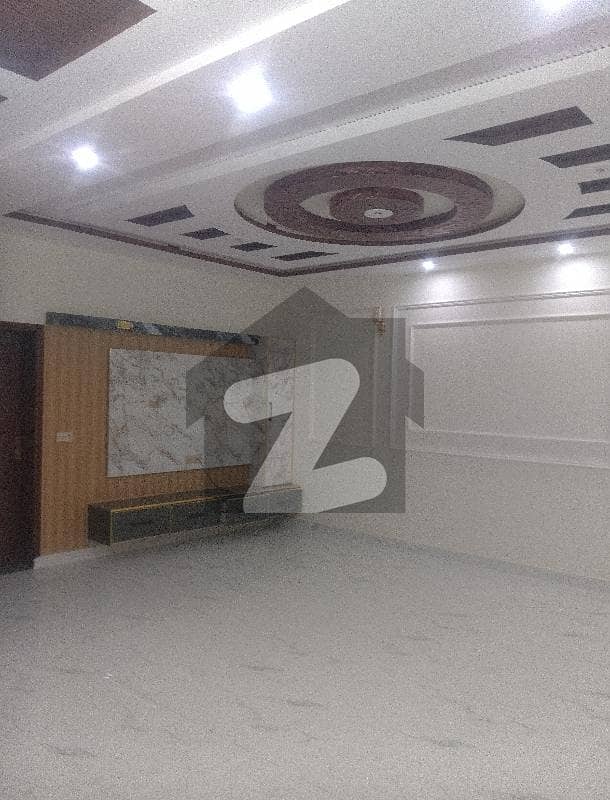 علامہ اقبال ٹاؤن لاہور میں 8 کمروں کا 10 مرلہ مکان 6.4 کروڑ میں برائے فروخت۔