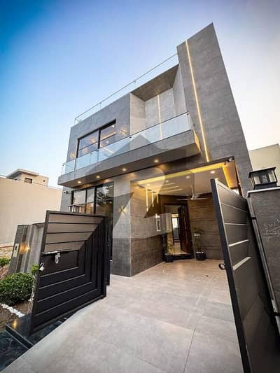 Beautiful 5 Marla Modern House for Sale in DHA 9 Town, Lahore Beautiful 5 Marla Modern House for Sale in DHA 9 Town, Lahore