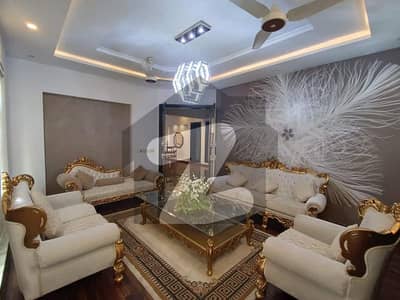 ڈی ایچ اے فیز 5 - بلاک ایل فیز 5,ڈیفنس (ڈی ایچ اے),لاہور میں 5 کمروں کا 1 کنال مکان 3.9 لاکھ میں کرایہ پر دستیاب ہے۔