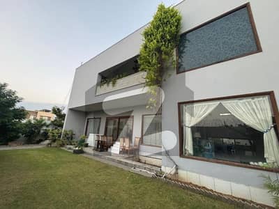 ڈی ایچ اے فیز 8 ڈی ایچ اے ڈیفینس,کراچی میں 7 کمروں کا 2 کنال مکان 31.0 کروڑ میں برائے فروخت۔