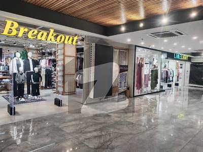 ژنہوا مال میاں محمود علی قصوری روڈ,گلبرگ,لاہور میں 6 مرلہ دکان 5.0 لاکھ میں کرایہ پر دستیاب ہے۔