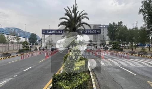 ڈی ایچ اے فیز 8 - بلاک ایکس فیز 8,ڈیفنس (ڈی ایچ اے),لاہور میں 1 کنال رہائشی پلاٹ 7.7 کروڑ میں برائے فروخت۔