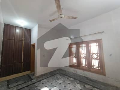 جاوید شاہد روڈ ایبٹ آباد میں 3 کمروں کا 10 مرلہ زیریں پورشن 33.0 ہزار میں کرایہ پر دستیاب ہے۔