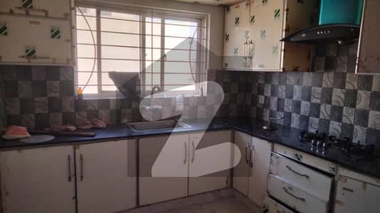 10 MARLA UPPER PORTION AVAILABLE FOR RENT