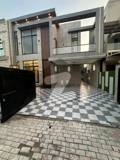 بحریہ ٹاؤن سیکٹر سی بحریہ ٹاؤن,لاہور میں 5 کمروں کا 10 مرلہ مکان 4.5 کروڑ میں برائے فروخت۔ بحریہ ٹاؤن سیکٹر سی بحریہ ٹاؤن,لاہور میں 5 کمروں کا 10 مرلہ مکان 4.5 کروڑ میں برائے فروخت۔