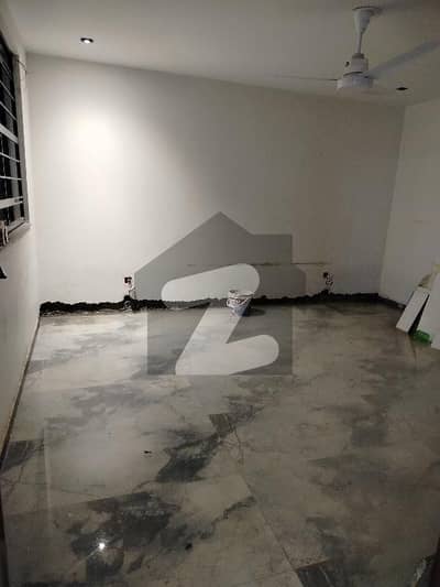 ideal location near mosque and markeet ideal location near mosque and markeet