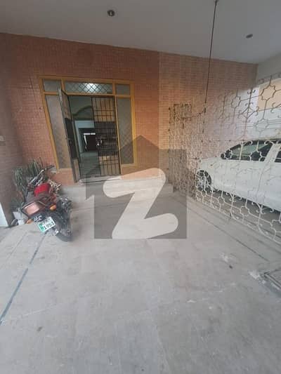 گلستانِ جوہر کراچی میں 3 کمروں کا 1 کنال زیریں پورشن 1.2 لاکھ میں کرایہ پر دستیاب ہے۔