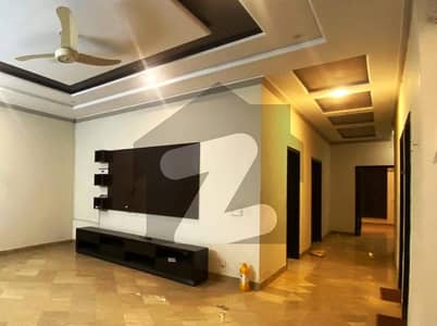 ڈی ایچ اے فیز 3 ڈیفنس (ڈی ایچ اے),لاہور میں 5 کمروں کا 1 کنال مکان 2.75 لاکھ میں کرایہ پر دستیاب ہے۔