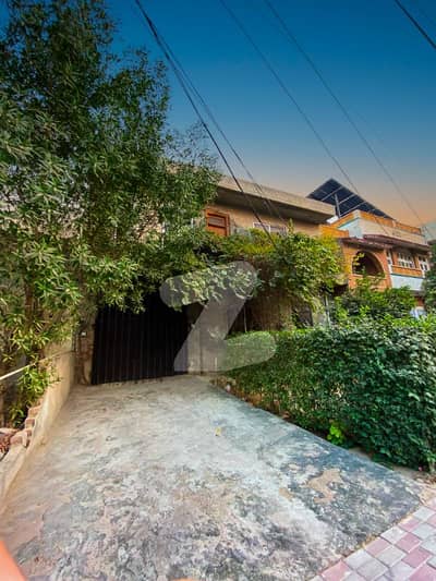 سیٹیلائیٹ ٹاؤن سرگودھا میں 5 کمروں کا 7 مرلہ مکان 3.0 کروڑ میں برائے فروخت۔