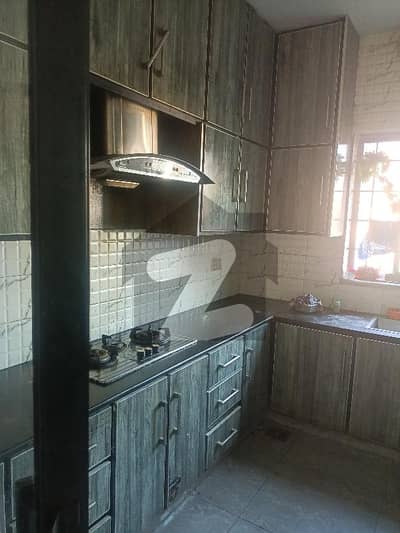 پی آئی اے ہاؤسنگ سکیم ۔ بلاک سی پی آئی اے ہاؤسنگ سکیم,لاہور میں 3 کمروں کا 1 کنال مکان 1.0 لاکھ میں کرایہ پر دستیاب ہے۔