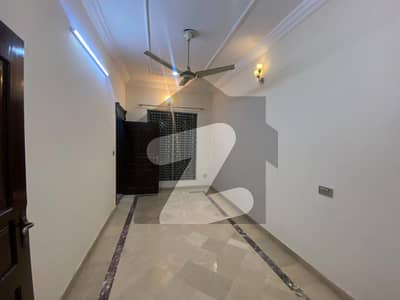 One Kanal Upper Portion In Neelum Block, DC Colony Gujranwala