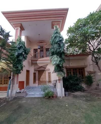 خیابانِ گارڈنز فیصل آباد میں 3 کمروں کا 1 کنال مکان 1.25 لاکھ میں کرایہ پر دستیاب ہے۔