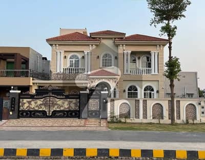 بحریہ ٹاؤن فیز 8 بحریہ ٹاؤن راولپنڈی,راولپنڈی میں 6 کمروں کا 1 کنال مکان 2.2 لاکھ میں کرایہ پر دستیاب ہے۔