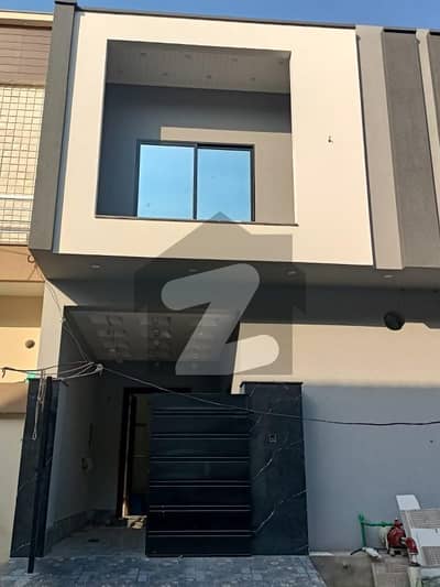 کینال روڈ فیصل آباد میں 3 مرلہ مکان 1.2 کروڑ میں برائے فروخت۔ کینال روڈ فیصل آباد میں 3 مرلہ مکان 1.2 کروڑ میں برائے فروخت۔