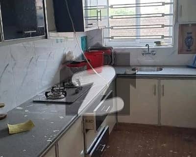 غالب سٹی فیصل آباد میں 3 کمروں کا 2 مرلہ مکان 1.05 کروڑ میں برائے فروخت۔