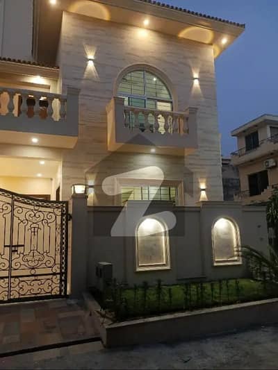 جی ۔ 11 اسلام آباد میں 6 کمروں کا 8 مرلہ مکان 8.75 کروڑ میں برائے فروخت۔ جی ۔ 11 اسلام آباد میں 6 کمروں کا 8 مرلہ مکان 8.75 کروڑ میں برائے فروخت۔