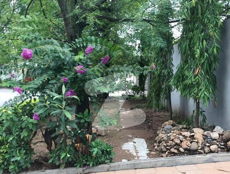 ایف ۔ 6 اسلام آباد میں 5 کمروں کا 1 کنال مکان 32.75 کروڑ میں برائے فروخت۔ ایف ۔ 6 اسلام آباد میں 5 کمروں کا 1 کنال مکان 32.75 کروڑ میں برائے فروخت۔