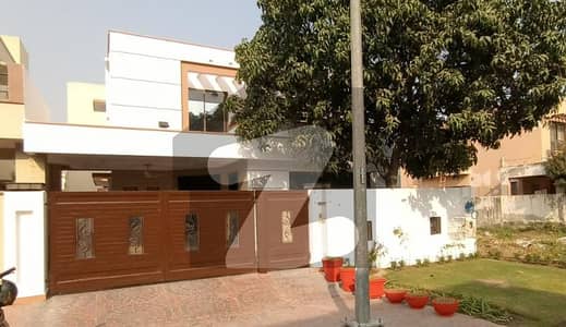 DHA 10 Marla NEW STYLISH BUNGALOW FOR RENT