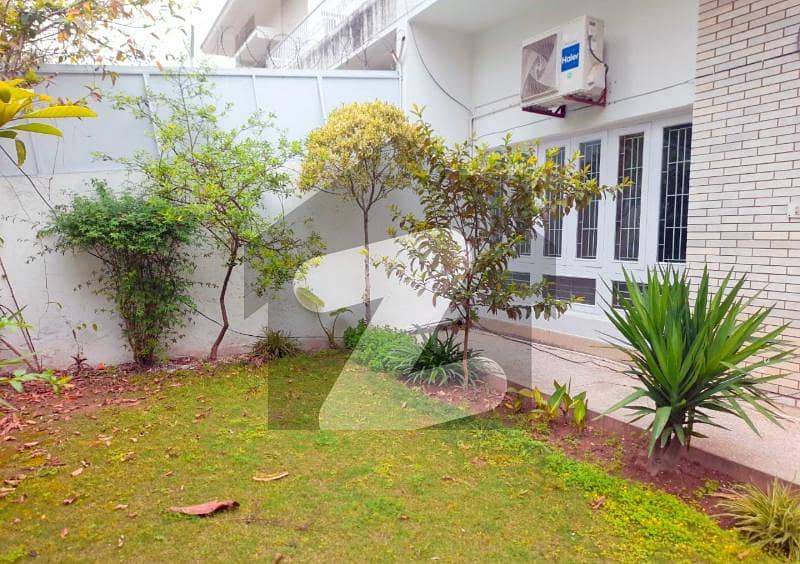 ایف ۔ 6 اسلام آباد میں 5 کمروں کا 1 کنال مکان 32.75 کروڑ میں برائے فروخت۔