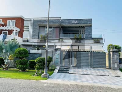 ڈی ایچ اے فیز 8 ڈیفنس (ڈی ایچ اے),لاہور میں 7 کمروں کا 1 کنال مکان 8.7 کروڑ میں برائے فروخت۔ ڈی ایچ اے فیز 8 ڈیفنس (ڈی ایچ اے),لاہور میں 7 کمروں کا 1 کنال مکان 8.7 کروڑ میں برائے فروخت۔