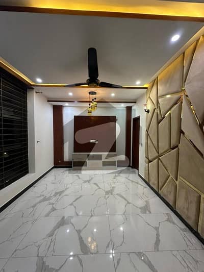 لیک سٹی میڈوز لاہور میں 3 کمروں کا 5 مرلہ مکان 1.97 کروڑ میں برائے فروخت۔