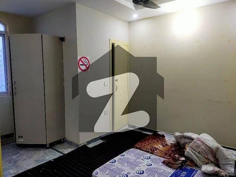 Room for rent in sadiqabad Chowk.