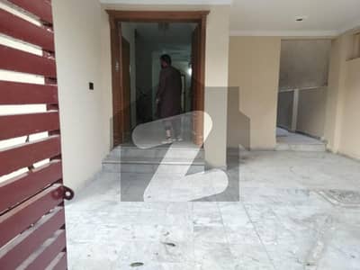 بحریہ ٹاؤن فیز 4 بحریہ ٹاؤن راولپنڈی,راولپنڈی میں 4 کمروں کا 10 مرلہ مکان 1.2 لاکھ میں کرایہ پر دستیاب ہے۔