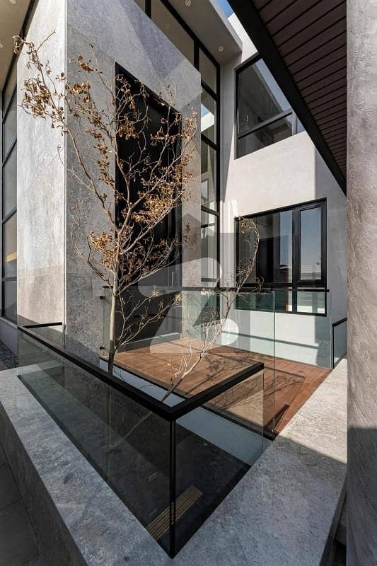 ڈی ایچ اے فیز 8 ڈی ایچ اے ڈیفینس,کراچی میں 5 کمروں کا 1 کنال مکان 42.0 کروڑ میں برائے فروخت۔