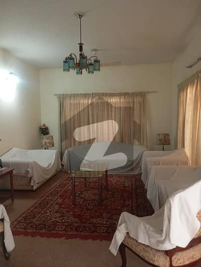 G/9-Upar porshion available for rent 3bed 2bath D. D TV lounge kitchen Demand 1 lakh 30 hzr full carpeted 2car parking Ground porshion ma Oner Ka Saman band rahy GA oner out off country