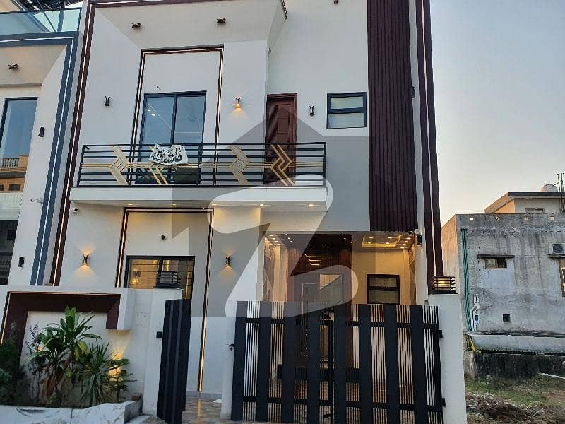 سٹی ہاؤسنگ سکیم جہلم میں 4 کمروں کا 5 مرلہ مکان 1.95 کروڑ میں برائے فروخت۔