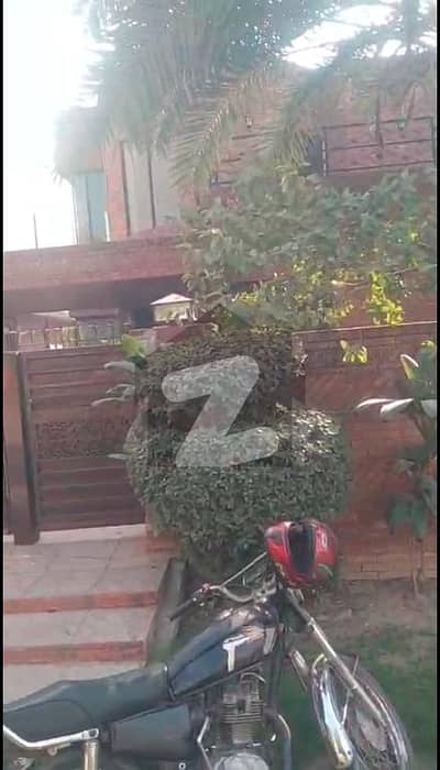 ڈی ایچ اے فیز 4 - بلاک ڈبل جی فیز 4,ڈیفنس (ڈی ایچ اے),لاہور میں 4 کمروں کا 1 کنال مکان 2.3 لاکھ میں کرایہ پر دستیاب ہے۔