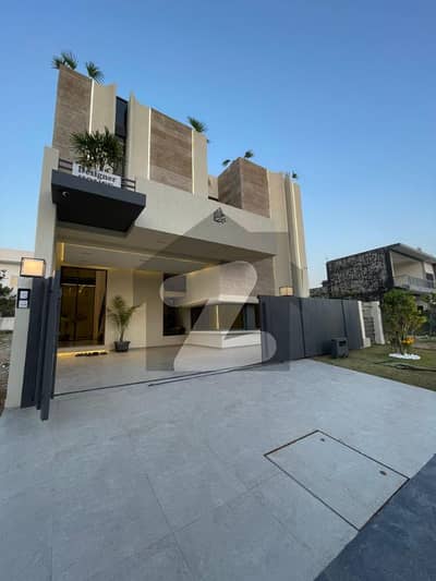 ایم پی سی ایچ ایس - بلاک سی ایم پی سی ایچ ایس ۔ ملٹی گارڈنز,بی ۔ 17,اسلام آباد میں 7 کمروں کا 10 مرلہ مکان 5.75 کروڑ میں برائے فروخت۔