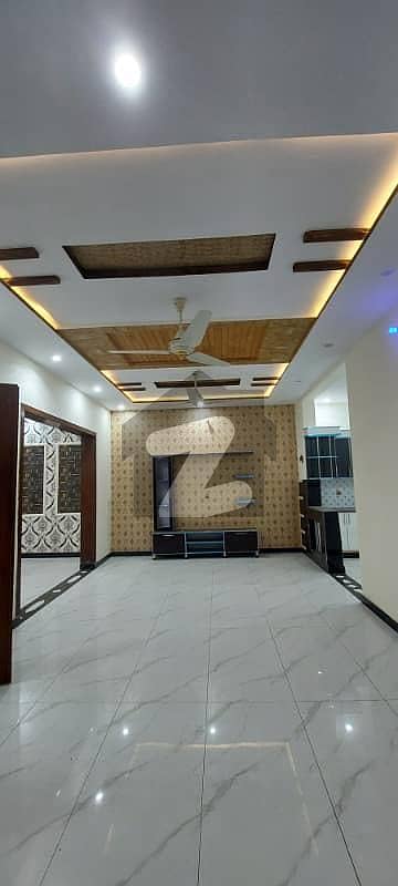 بحریہ ٹاؤن سفاری ولاز بحریہ ٹاؤن سیکٹر B,بحریہ ٹاؤن,لاہور میں 3 کمروں کا 5 مرلہ مکان 1.75 کروڑ میں برائے فروخت۔