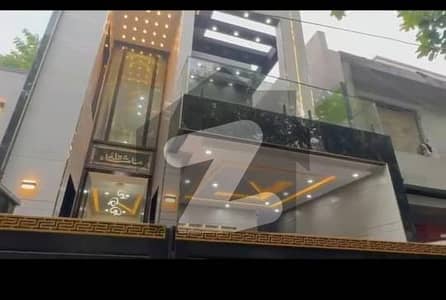 وینس ہاؤسنگ سکیم لاہور میں 6 کمروں کا 10 مرلہ مکان 4.25 کروڑ میں برائے فروخت۔