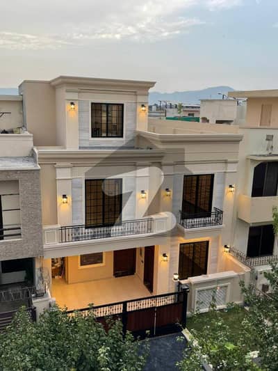 جی ۔ 13 اسلام آباد میں 6 کمروں کا 7 مرلہ مکان 7.0 کروڑ میں برائے فروخت۔ جی ۔ 13 اسلام آباد میں 6 کمروں کا 7 مرلہ مکان 7.0 کروڑ میں برائے فروخت۔