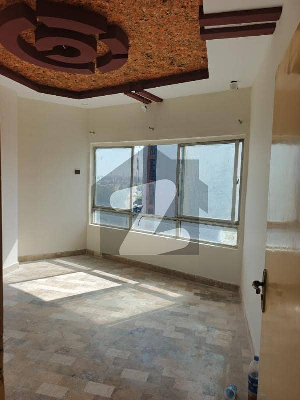 2 bed lounge with lift and car parking