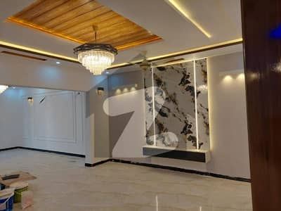 ٹاپ سٹی 1 اسلام آباد میں 6 کمروں کا 10 مرلہ مکان 4.0 کروڑ میں برائے فروخت۔