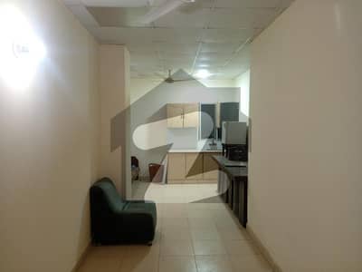 جوہر ٹاؤن فیز 2 جوہر ٹاؤن,لاہور میں 1 کمرے کا 3 مرلہ فلیٹ 63.0 لاکھ میں برائے فروخت۔