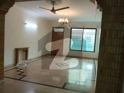 G11/2 Full House 5Bed 2kitchen