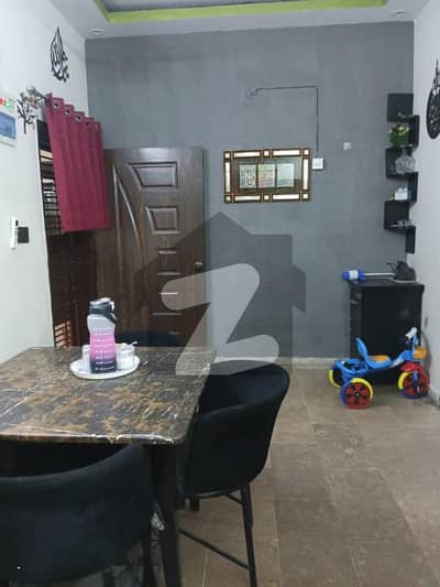 ناظم آباد - بلاک 5سی ناظم آباد,کراچی میں 2 کمروں کا 2 مرلہ بالائی پورشن 50.0 لاکھ میں برائے فروخت۔