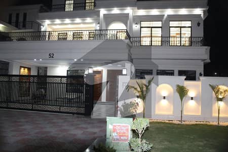 جی ۔ 13/2 جی ۔ 13,اسلام آباد میں 6 کمروں کا 1 کنال مکان 16.8 کروڑ میں برائے فروخت۔ جی ۔ 13/2 جی ۔ 13,اسلام آباد میں 6 کمروں کا 1 کنال مکان 16.8 کروڑ میں برائے فروخت۔