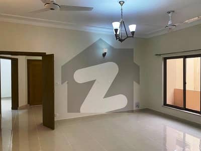 عسکری 10 - سیکٹر ایس عسکری 10,عسکری,لاہور میں 5 کمروں کا 18 مرلہ مکان 9.4 کروڑ میں برائے فروخت۔