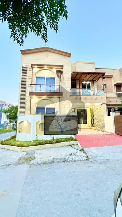 بحریہ ٹاؤن فیز 8 ۔ سفاری ویلی بحریہ ٹاؤن فیز 8,بحریہ ٹاؤن راولپنڈی,راولپنڈی میں 5 کمروں کا 7 مرلہ مکان 3.1 کروڑ میں برائے فروخت۔ بحریہ ٹاؤن فیز 8 ۔ سفاری ویلی بحریہ ٹاؤن فیز 8,بحریہ ٹاؤن راولپنڈی,راولپنڈی میں 5 کمروں کا 7 مرلہ مکان 3.1 کروڑ میں برائے فروخت۔